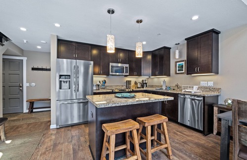 Truckee Condo | Wake Up Lakefront on Donner and Enjoy Coffee with a View!