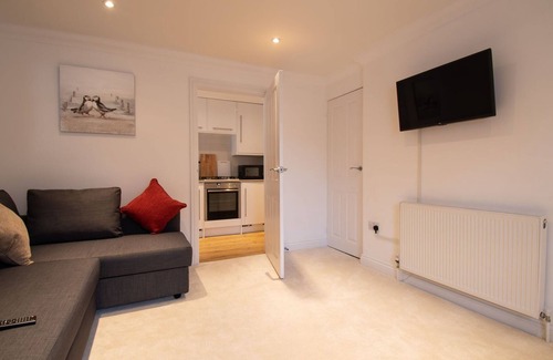 Worthing House | Wakeford Cottage - Street View