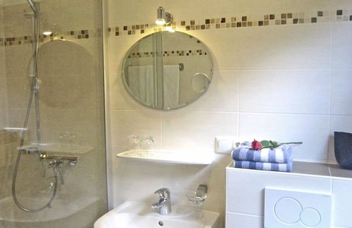 Aschau im Chiemgau Apartment | Waldblick Doppelzimmer Dusche/wc, TV und Balkon