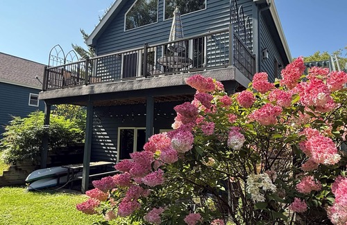 Biwabik Ski Chalet | WALDEN HAUS -Lakefront Chalet- Dog Friendly & Breakfast-Ski-Golf-Bike-Hike-Swim