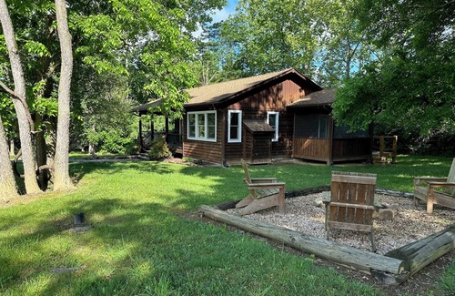Rileyville Cabin | "Walden" Modern Cabin on 54 Riverfront Acres along Shenandoah River w/Hot Tub