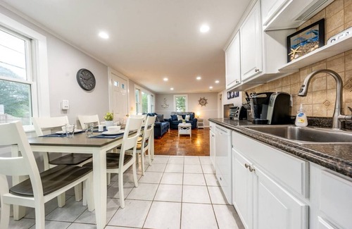 Dennis Port House | Walk 2 Beach! Slps 10! Fire Pit! Location! A/C!