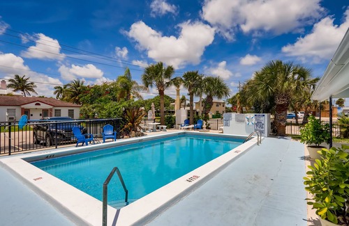 Singer Island Apartment | ☼ Walk 2 the Beach ~♡~ Gorgeous 1 BR ☼