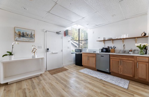 Mid Central House | Walk distance to convention center and Caltech center Pasadena private parking