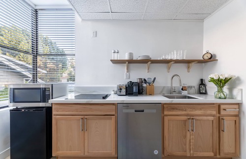 Mid Central House | Walk distance to convention center and Caltech center Pasadena private parking