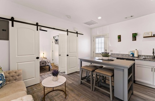 Historic Downtown Savannah Apartment | Walk Everywhere - Steps to Coffee, Forsyth + Amazing Food by Lucky Savannah