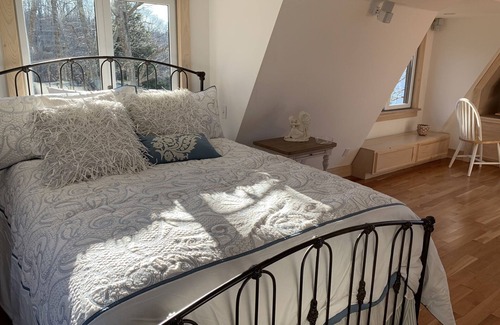 Orland House | Walk from the cottage through the terraced lavender gardens to the sea.