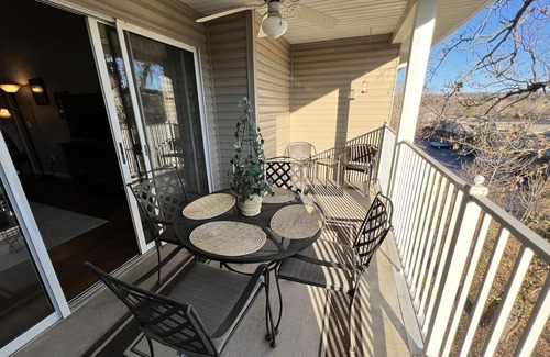 Table Rock Condo | WALK-IN 1-BR Condo ~ Dog Friendly ~ FREE TICKETS INCLUDED! (GS32-24)