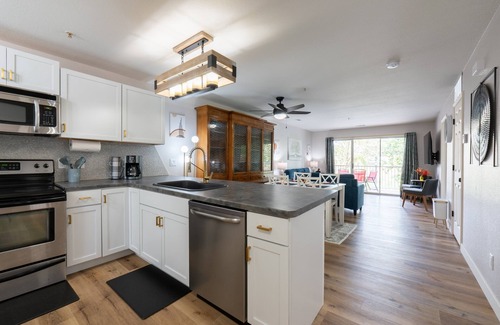 Table Rock Condo | Walk-In ~ Pond View ~ Near the 76 Strip ~ FREE TICKETS INCLUDED! (GS34-15)