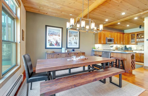 Stratton Mountain House | Walk on/Ski off @Stratton, hot tub, king beds, 2 living spaces, shuttle!