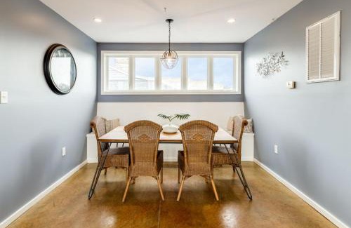 Historic Downtown Savannah House | Walk Score 90!-Historic Downtown District-2 Blocks to Famous Forsyth Park- Huge Private Patio-Private Parking