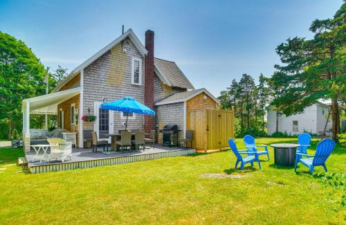 Pocasset House | Walk to 2 Beaches Pocasset Home with Kayaks and Bikes