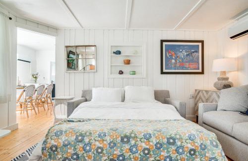Pocasset House | Walk to 2 Beaches Pocasset Home with Kayaks and Bikes