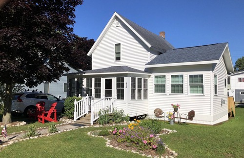 Beulah Cottage | Walk To All Beulah Amenities, Including Beach, Restaurants, Shopping, & Parks.