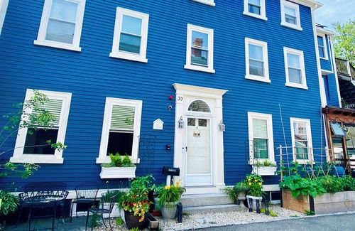 Salem House | Walk to all major attractions, train, and waterfront.