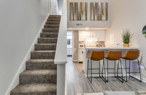 Central Arlington Apartment | Walk to AT and T ✶Wi-Fi ✶2Parking ✶King Bed ✶4K TVs #86