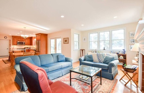 North Eastham House | Walk to Beach, Central AC!