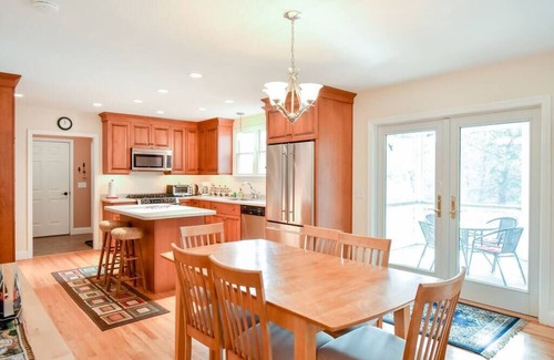 North Eastham House | Walk to Beach, Central AC!