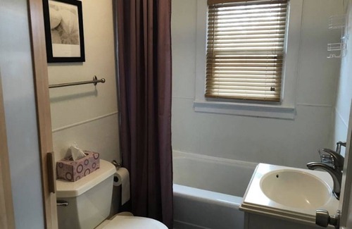Villas House | Walk to Beach! Dog Friendly! Nicely Renovated Cottage. Close to Cape May. WiFi!