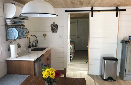Long Beach Apartment | Walk to Beach, Eateries & Pickle Ball/Tennis Court. Designated parking spot.