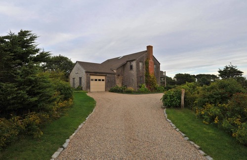 Nantucket House | Walk To Beach In Cisco, Nantucket