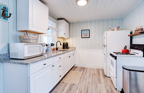 Hampton Apartment | Walk to Beach Unit 2
