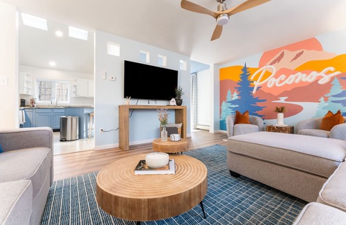 East Stroudsburg House | Walk to Beach HotTub FirePit Game room Lake View