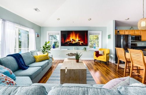 Salvo House | Walk to Beach - Views - Free Heated Pool - Hot Tub - Pet Friendly