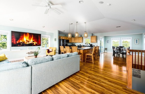 Salvo House | Walk to Beach - Views - Free Heated Pool - Hot Tub - Pet Friendly