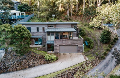 Lilli Pilli House | Walk to Beach & WiFi | Treetops by the Sea