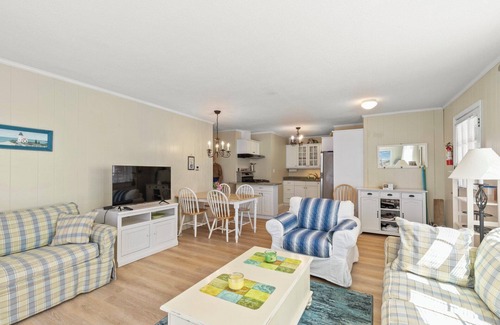 Hyannis Apartment | Walk To Beaches, Main Street, and Harbor. 1BR Cottage. Quiet Area. Captain Gosnold Village 18A