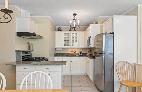 Hyannis Apartment | Walk To Beaches, Main Street, and Harbor. 1BR Cottage. Quiet Area. Captain Gosnold Village 18A