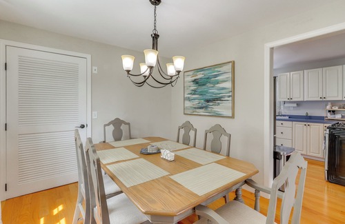 East Haven House | Walk to Beaches: Sunny East Haven Home w/Grill