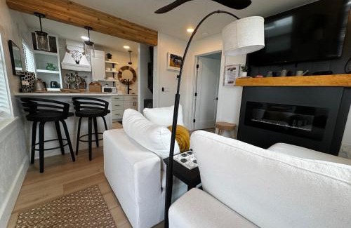 Fort Myers River District Apartment | Walk to Best Eats and Shops and Stay in Style