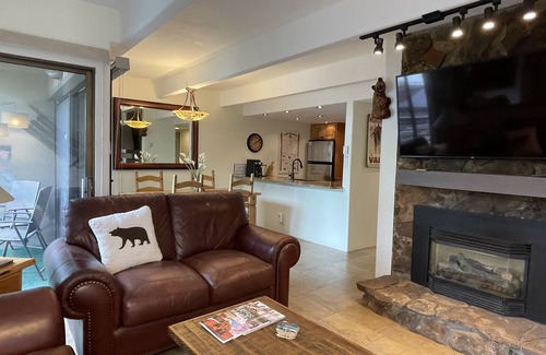 Vail Condo | WALK to both Villages & Lionshead Gondola