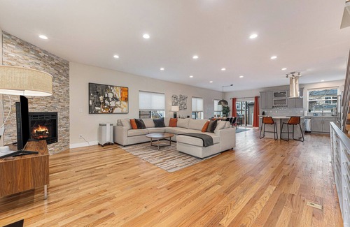 West Colfax House | Walk to Broncos Stadium | Hot tub & Rooftop