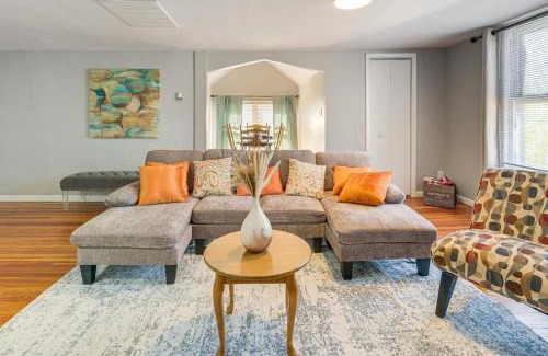 Cleveland Apartment | Walk to Coventry Village Charming Top-Floor Unit!