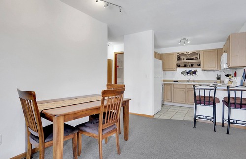 Steamboat Springs Condo | Walk to Dining & Shopping | W&D| Comm Hot Tubs | Free Bus Line| Monthly Rates