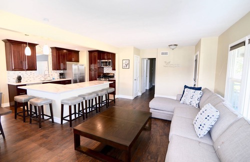 Hermosa Village House | Walk to Disney & Anaheim Convention Center/Front Row Fireworks