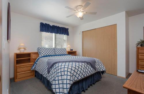 Downtown Leavenworth Apartment | Walk to Downtown , 7 Guests , Pets , AC, No Stairs