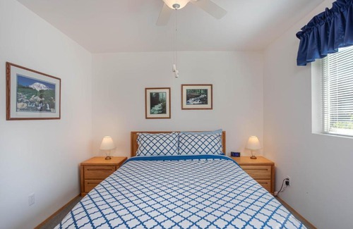 Downtown Leavenworth Apartment | Walk to Downtown , 7 Guests , Pets , AC, No Stairs