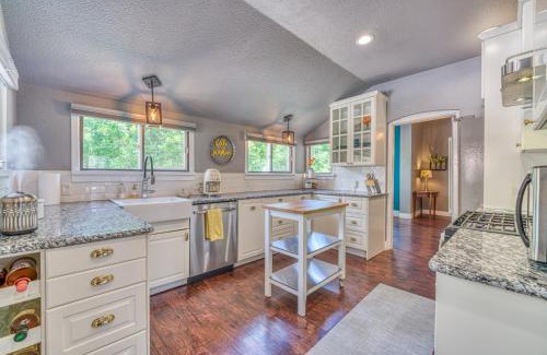 Canon City House | Walk to Dtwn Colorful Cañon City Home with Grill!