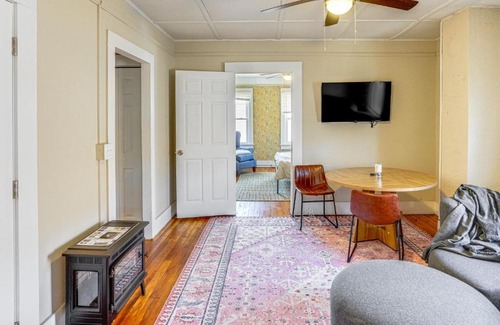 Hudson Apartment | Walk to Dtwn Hudson Cozy Upstate Apartment