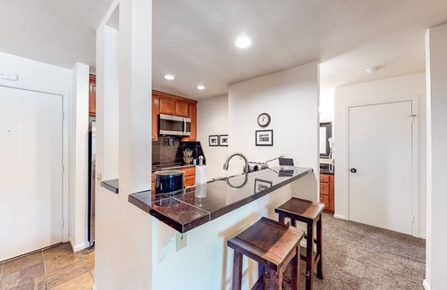 Mammoth Lakes Condo | Walk to Eagle Express lift - bright condo with fireplace, pool & hot tub