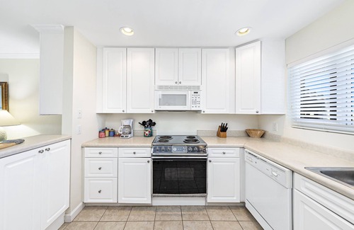 Ono Island Condo | Walk to FloraBama | 2 Pools | 2 Boat Docks w/Slips | My Beach Getaways