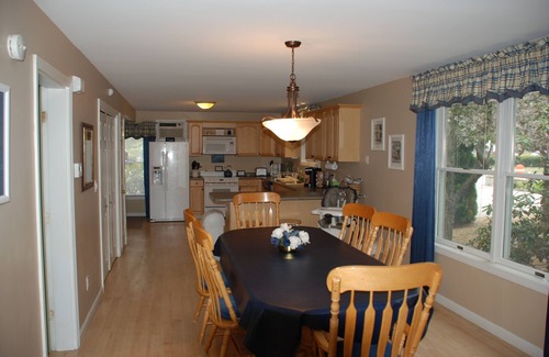 Ogunquit House | Walk to Footbridge Beach on a quiet residential street in less than 10 minutes !