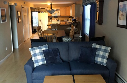 Ogunquit House | Walk to Footbridge Beach on a quiet residential street in less than 10 minutes !