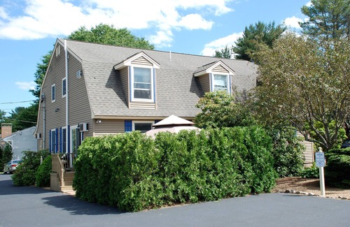 Ogunquit House | Walk to Footbridge Beach on a quiet residential street in less than 10 minutes !