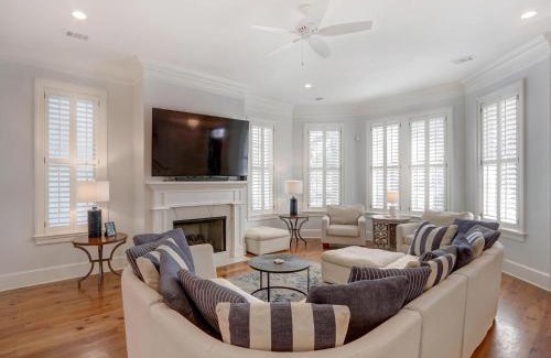 Historic Downtown Savannah House | Walk to Forsyth