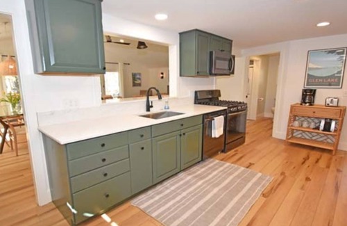Glen Arbor House | Walk to Glen Arbor & Big Glen Lake from Charming Cottage on Wooded Lot, Fire Pit